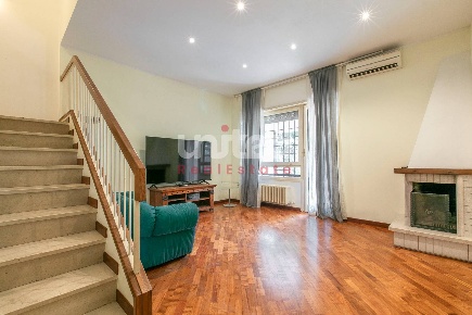 Foto Villa a schiera in Via Cherilo Di Samo, Roma Casal Palocco di 95 m²