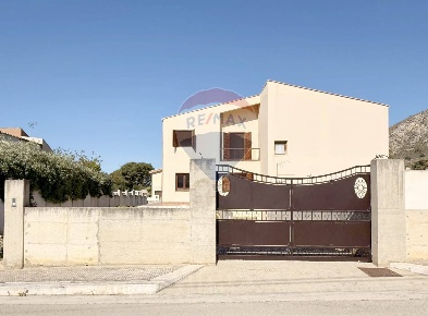Foto Villa bifamiliare in Via Pier Santi Mattarella, Erice di 200 m²