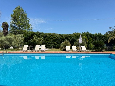 Foto Villa singola in via Gallipoli, Galatone di 380 m² con 13 locali