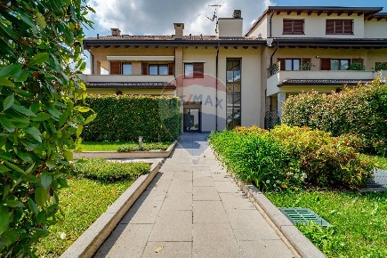 Foto Appartamento in Via Cherubini, Seregno San Giuseppe di 189 m²