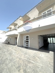 Foto Casa indipendente in via Paternum, Napoli Capodichino di 650 m²
