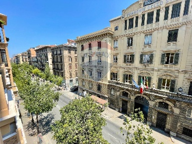 Foto Appartamento in Via Roma, Palermo Kalsa di 255 m² con 10 locali
