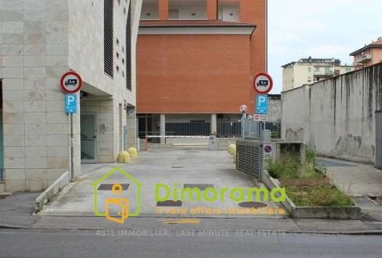 Foto Box in Via Curtatone 69, Prato Pistoiese - Borgonovo di 298 m²