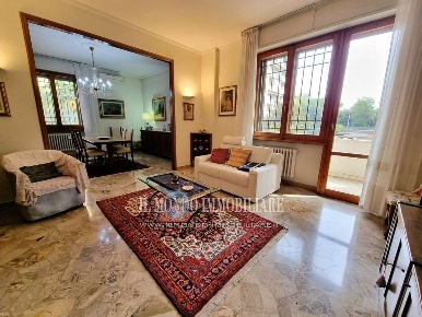 Foto Appartamento in VARLUNGO, Firenze Rovezzano di 120 m² con 5 locali