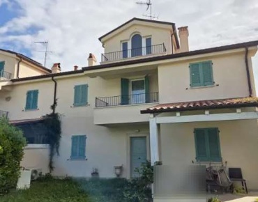 Foto Villa a schiera in Via Gino Nibbi, Porto San Giorgio di 168 m²