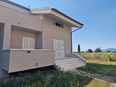Foto Villa a schiera a Crespina Lorenzana Cenaia di 160 m² con 7 locali