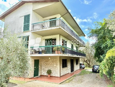 Foto Villa bifamiliare a Massa Turano di 135 m² con 5 locali in vendita