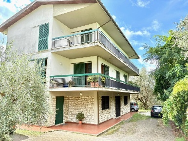 Foto Villa bifamiliare a Massa Turano di 135 m² con 5 locali in vendita