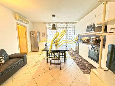 Foto Appartamento a Cecina Cecina Centro di 88 m² con 4 locali in vendita