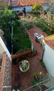 Foto Casa indipendente a Carrara Marina di Carrara di 220 m² con 9 locali