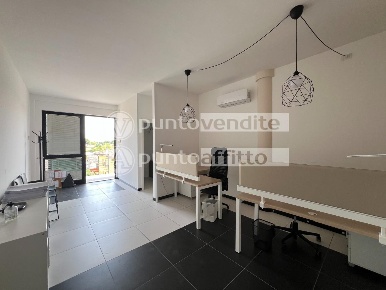 Foto Ufficio a Capannori Lammari - Lunata di 70 m² con 2 locali in affitto
