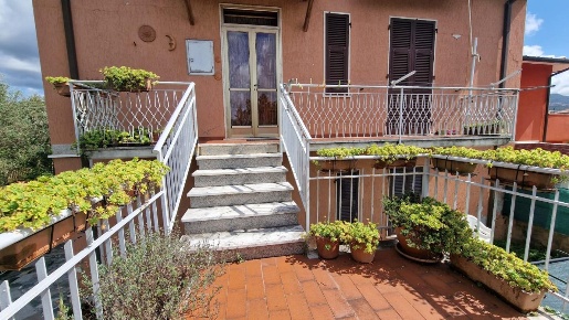 Foto Villa bifamiliare a Castelnuovo Magra Colombiera Molicciara di 152 m²