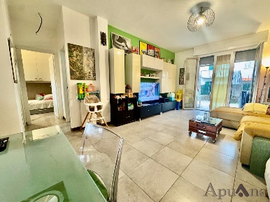 Foto Appartamento a Massa Marina di Massa Centro di 80 m² con 3 locali