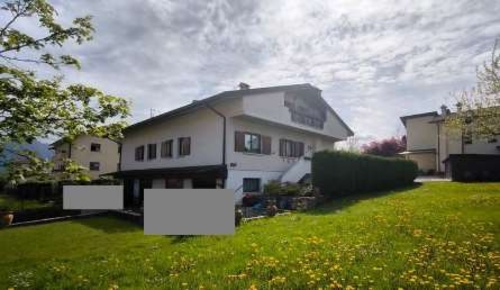 Foto Villa unifamiliare in Via F.lli Cairoli, Belluno Centro di 164 m²