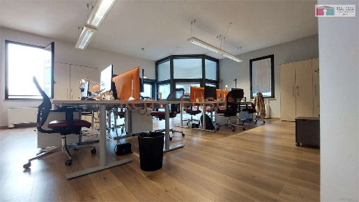 Foto Ufficio in Via Malavolti, Modena Crocetta di 135 m² con 3 locali