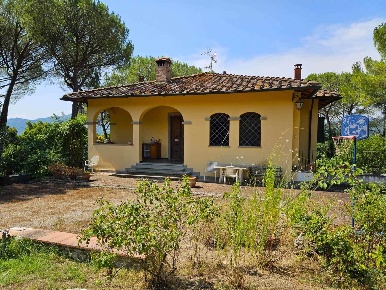 Foto Villa unifamiliare a Barberino di Mugello di 300 m² con 13 locali