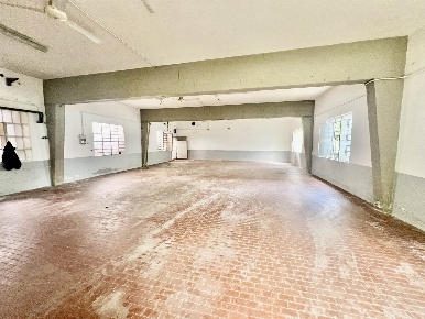 Foto Magazzino a Campi Bisenzio Centro di 320 m² con 2 locali in vendita