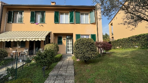 Foto Villa bifamiliare in vai don consonni 7, Casatenovo di 154 m²