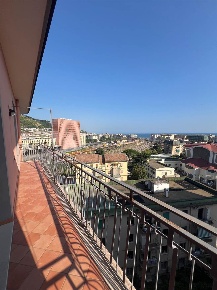 Foto Appartamento a Salerno Centro di 115 m² con 5 locali in vendita