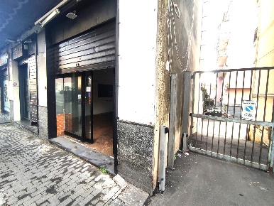 Foto Negozio in Via Vittorio Emanuele II 116, Gravina di Catania Centro