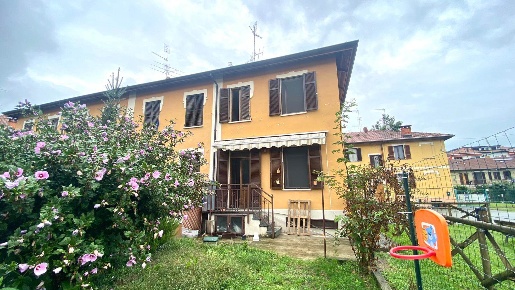 Foto Appartamento in Via Gramsci, Tollegno di 110 m² con 4 locali