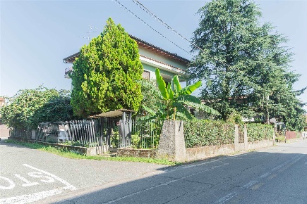 Foto Appartamento in Via Curiel 18, Mezzago Centro di 114 m² con 3 locali