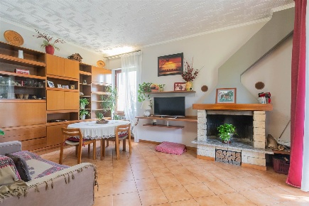 Foto Appartamento in Via Curiel 18, Mezzago Centro di 114 m² con 3 locali