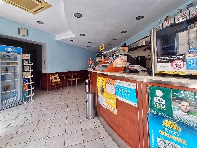Foto Negozio a Calenzano Centro di 97 m² con 4 locali in affitto