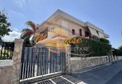 Foto Villa unifamiliare in VIA MARIA LUIGI MONTI, Siracusa di 153 m²