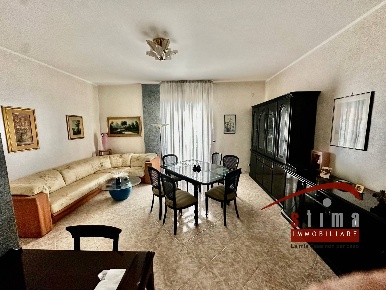 Foto Appartamento a Siracusa di 100 m² con 4 locali in vendita