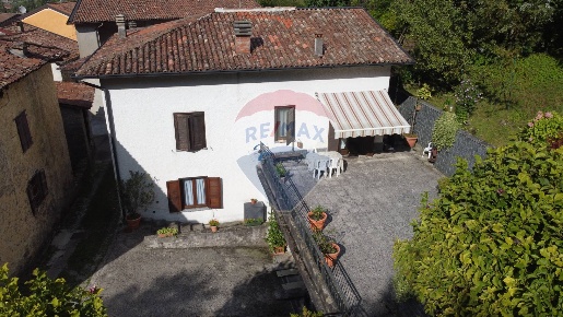 Foto Casa indipendente a Endine Gaiano Endine di 230 m² con 4 locali