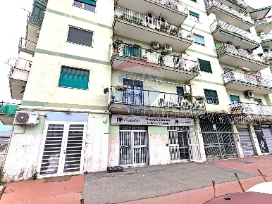 Foto Locale commerciale in Via Giacinto Gigante, Casoria Arpino di 140 m²