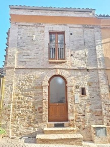 Foto Casa indipendente in Via Muzio Pansa, Penne Centro di 90 m² in vendita