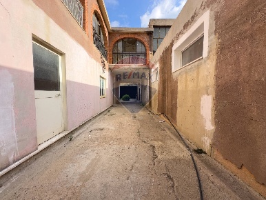 Foto Casa indipendente in via manzoni, Capoterra Centro di 311 m²