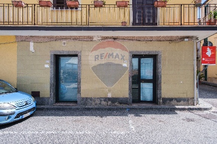 Foto Negozio in Via Umberto, Maletto di 36 m² in affitto