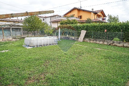 Foto Appartamento in via aldo moro, Comun Nuovo di 95 m² con 3 locali