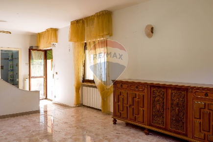 Foto Duplex a Bussi sul Tirino Centro di 159 m² con 7 locali in vendita