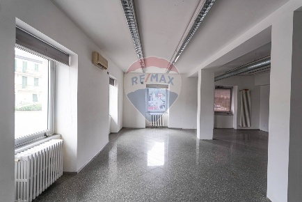 Foto Negozio in piazza dordo, Mapello Centro di 180 m² con 5 locali