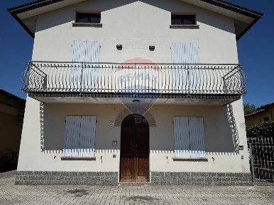 Foto Villa bifamiliare in Frazione Carzeto, Soragna Carzeto di 151 m²