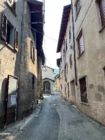 Foto Appartamento in Via Sombico, Canzo di 114 m² con 6 locali in vendita