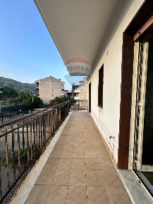 Foto Appartamento in Via Comandante Todaro, Nizza di Sicilia di 75 m²