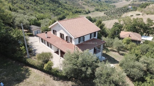 Foto Villa singola in Contrada Materna, Collecorvino di 250 m² in vendita