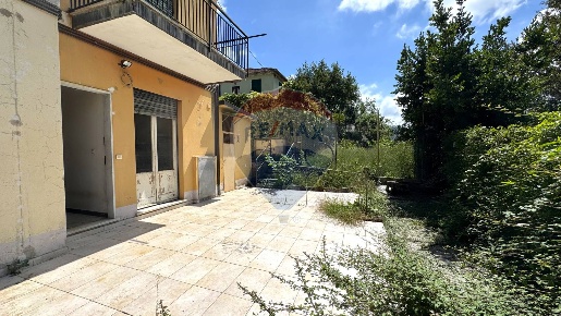 Foto Appartamento in Via Chiappato, Lumarzo Centro di 45 m² con 3 locali