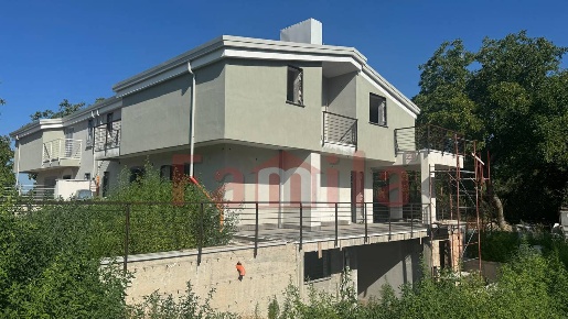 Foto Villa singola a Avella di 330 m² con 5 locali in vendita