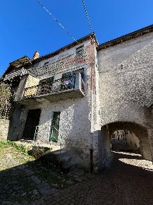 Foto Case semi ndipendenti a Agra di 230 m² con 10 locali in vendita