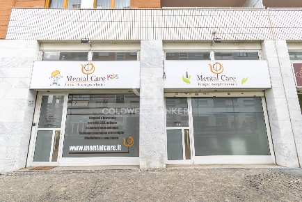 Foto Negozio in Via Issiglio, Torino San Paolo di 96 m² con 4 locali