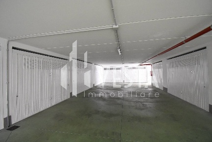 Foto Box in Via IV novembre, Ronco Briantino di 28 m² con 1 locali