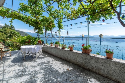 Foto Villa singola in via Asilo, Cannero Riviera di 530 m² con 12 locali