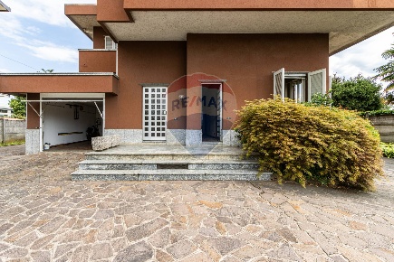 Foto Casa indipendente in via piave, Besana in Brianza Balgano di 249 m²