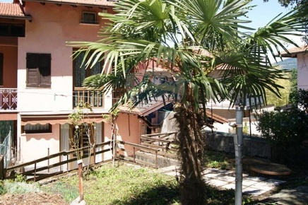 Foto Case semi ndipendenti in Via Cavour, Masciago Primo di 105 m²
